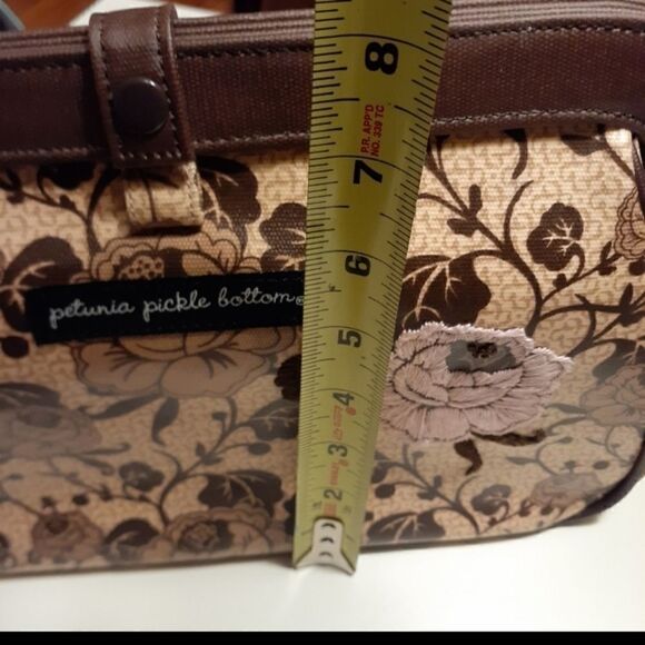 Gorgeous Petunia Pickle Bottom Diaper Bag - Picture 11 of 13